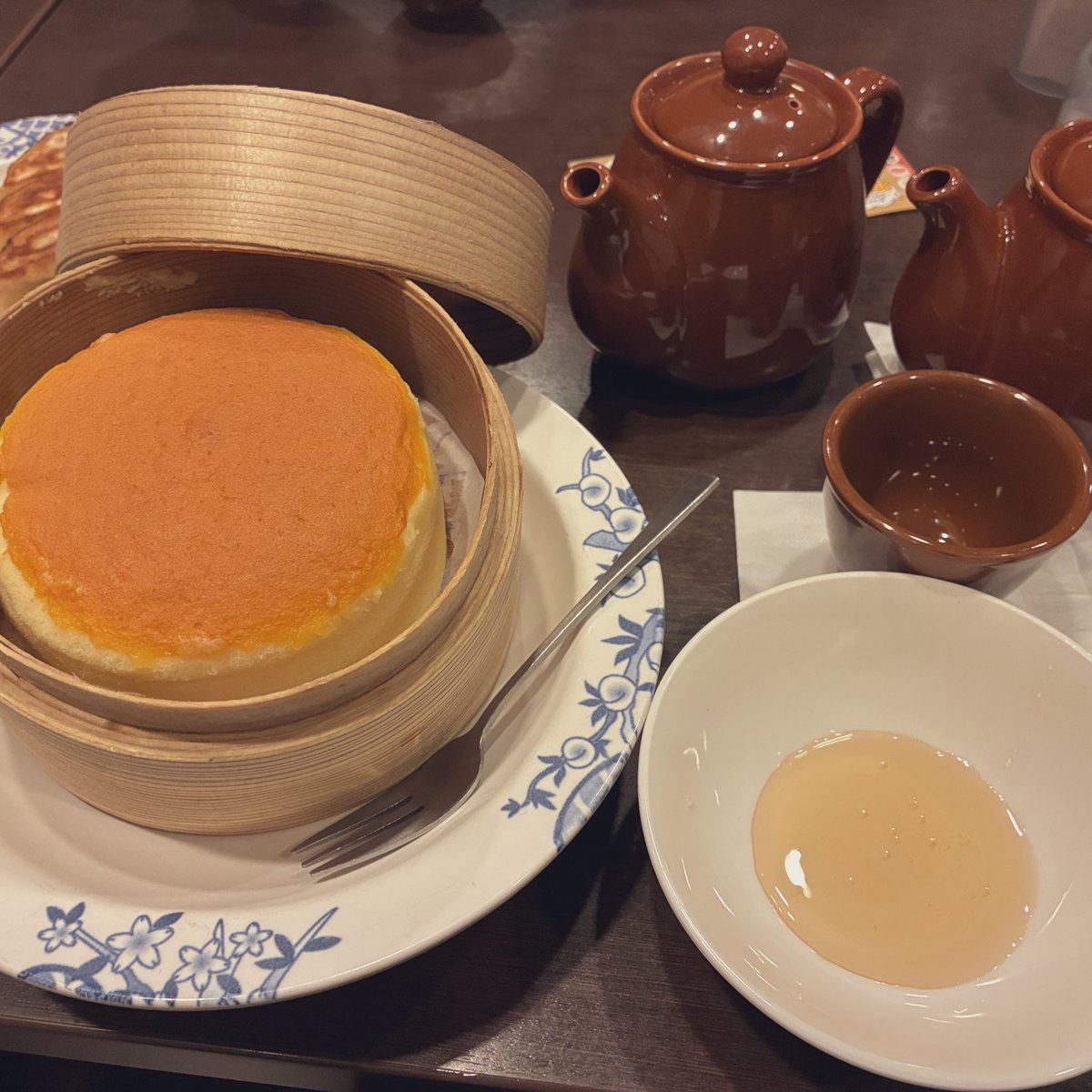 kanika_maboco's tweet photo. ちょっと前からバーミヤンの台湾大からあげチャーハンが食べたいのになかなか行く機会が無く、昨日TLに流れてきた台湾カステラも気になって行きたい欲がMAX

ちょうど職場の人とご飯行くことになってたから、「もし良ければバーミヤンすごい行きたくて…」って言ってようやく叶った！
すごい美味しい！ https://t.co/dcbd9pv7Ey