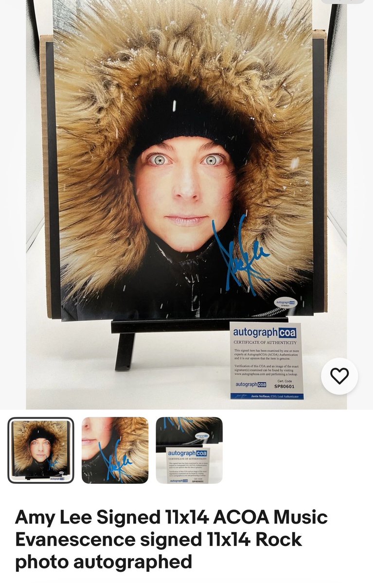 pjsvids's tweet photo. The fact that someone had Amy sign this is hilarious 🤣 https://t.co/xVxUlCzpuX