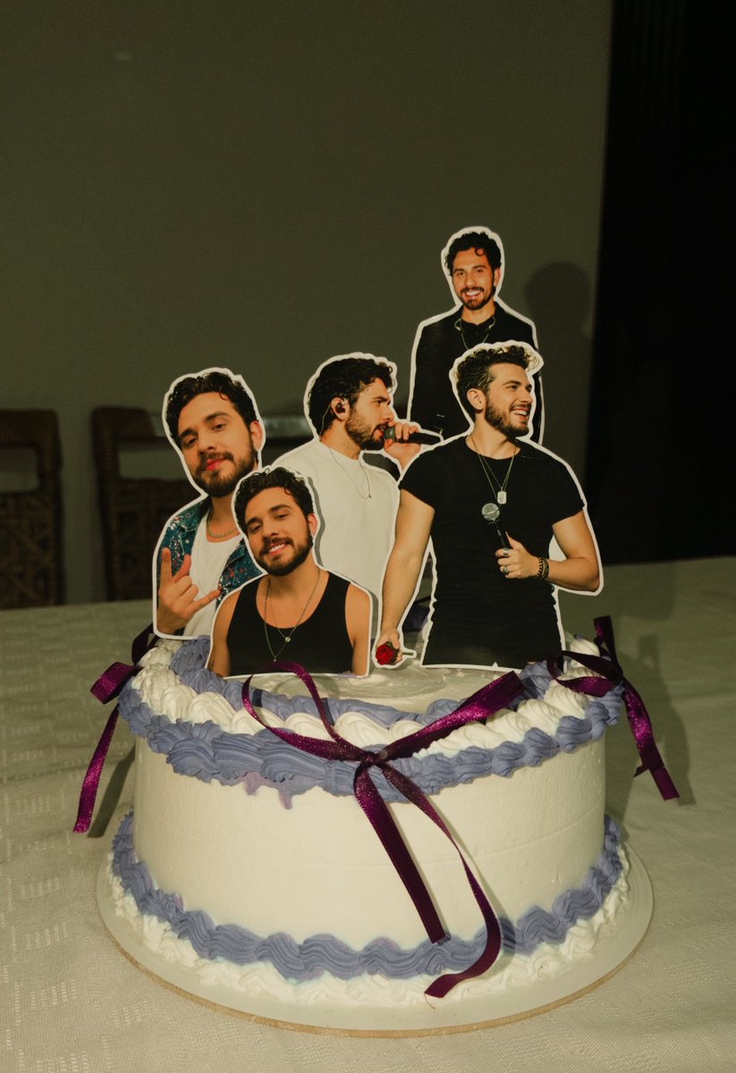 miotoglow's tweet photo. comemorando os 18 do melhor jeito https://t.co/zQNFpuDzp7