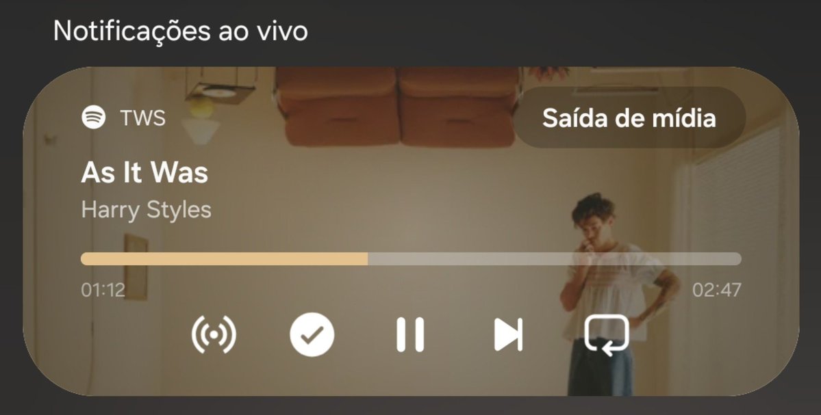 heesotok2's tweet photo. escutando essa e lembrando dele https://t.co/IEG6EaWANZ