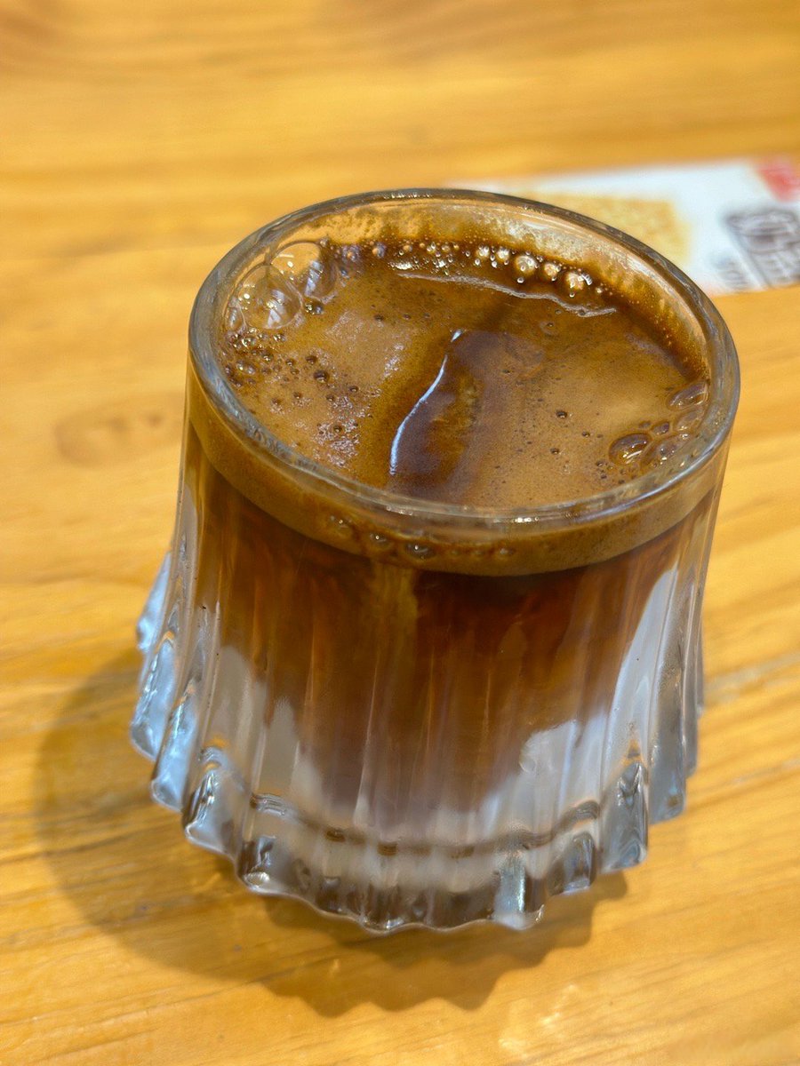 shift_princ_51e's tweet photo. A coffee shop barista proudly served a washed cup of coffee, making every sip warm and full of care. https://t.co/JtKNDHYNW3