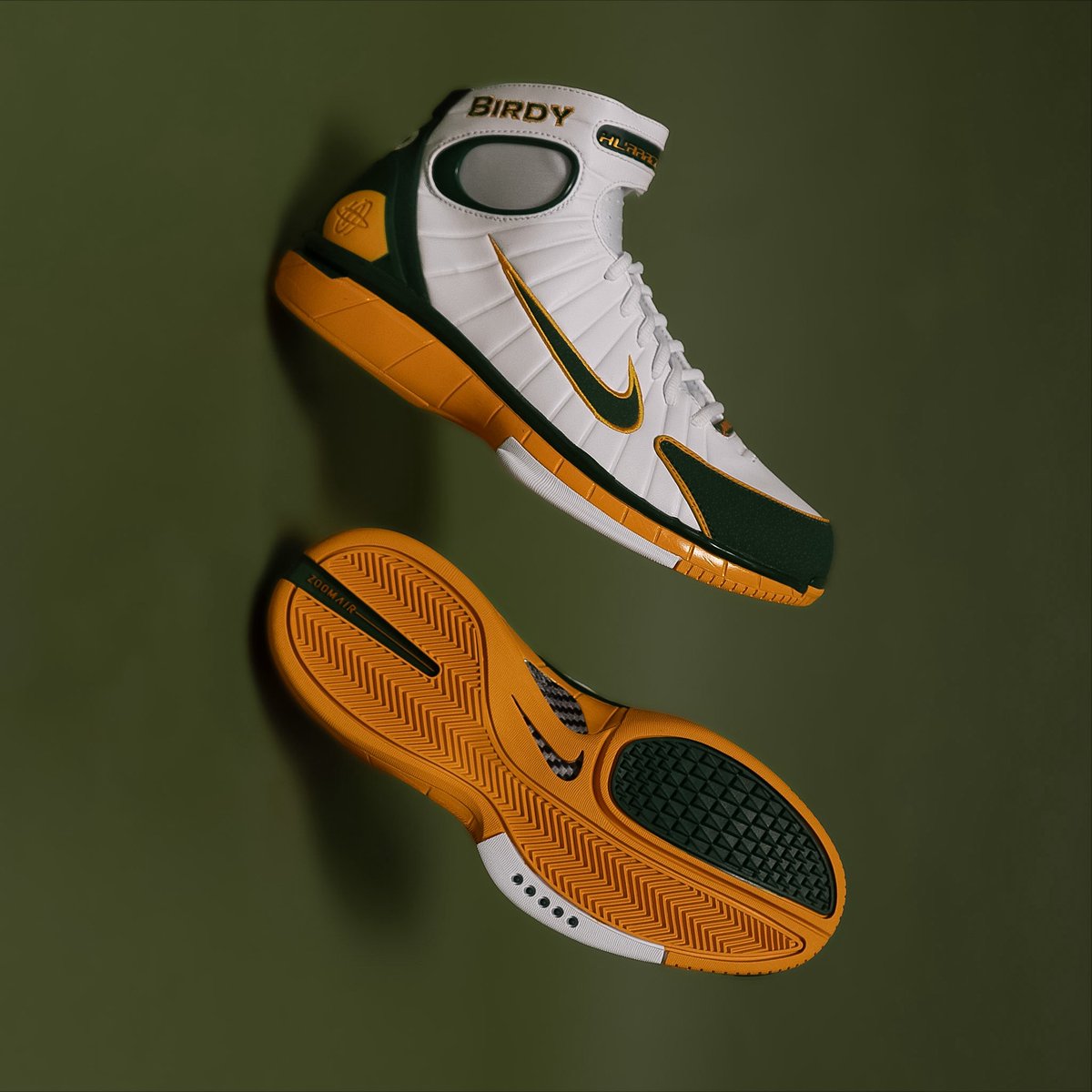 SOLELINKS's tweet photo. Ad: Nike Air Zoom Huarache 2K4 'Sue Bird' on sale for $129.98 + shipping => https://t.co/s47xabwBzn https://t.co/0fmn5LRrpD