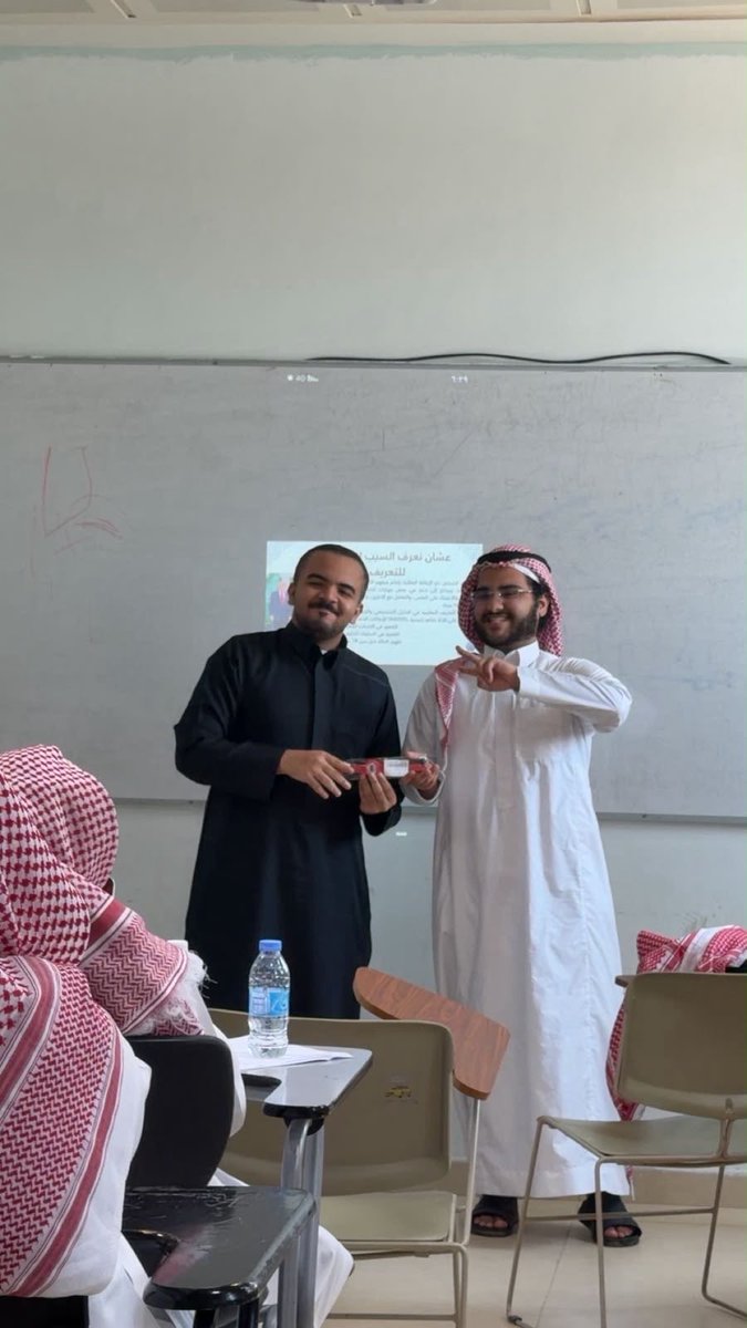 moody556907's tweet photo. اليوم انتهيت من أول برزنتيشن لي في الجامعة، وكانت أول خطوة أفتتح بها مسيرتي الجامعية، وكان ذلك في مقرر الدكتور فهد الطخيس.
الحمد لله على التوفيق، وأسأل الله أن يجعل القادم أجمل، وأن يبارك في العلم والعمل، وأن تكون هذه البداية بداية نجاحات متتالية. 🤍 https://t.co/2kzeZUlQY2