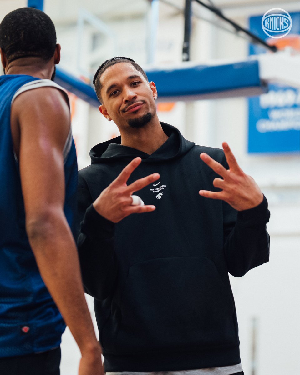 nyknicks's tweet photo. the work begins https://t.co/PnEIuXWqIa