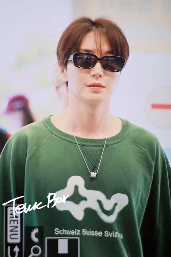 TeukBar's tweet photo. 260930 인천 출국✈️ PREVIEW 

#이특 #LEETEUK
#イトゥク #利特
#슈퍼주니어 #SUPERJUNIOR
@special1004 https://t.co/xCzADzFPWq