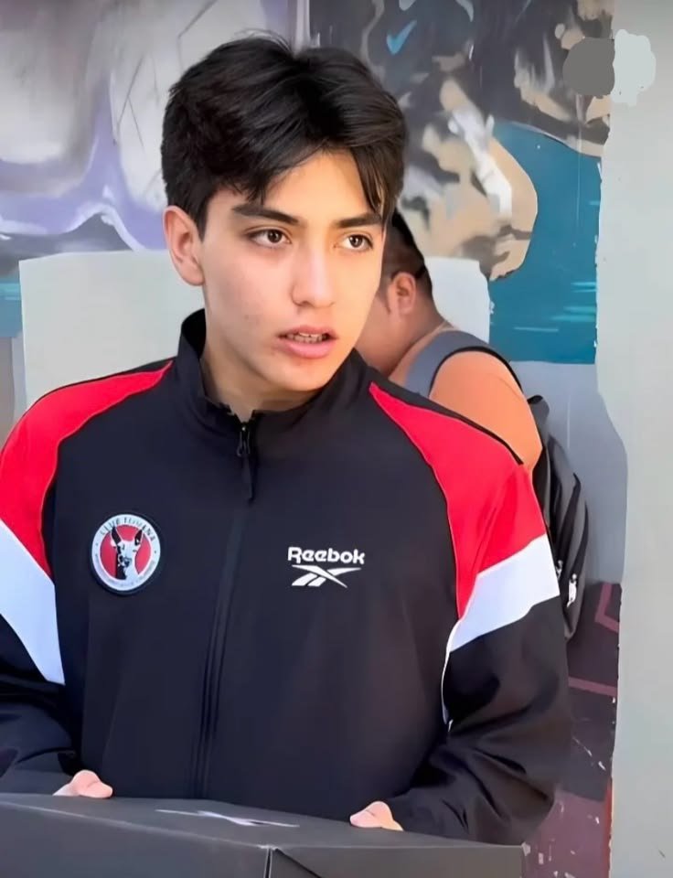 gigiijimm's tweet photo. El q K haya mencionado el partido contra peru, créanme es una migaja más para este barco (para mí), aguante el #morakenn 💪🏻 https://t.co/m93mBFCOSi