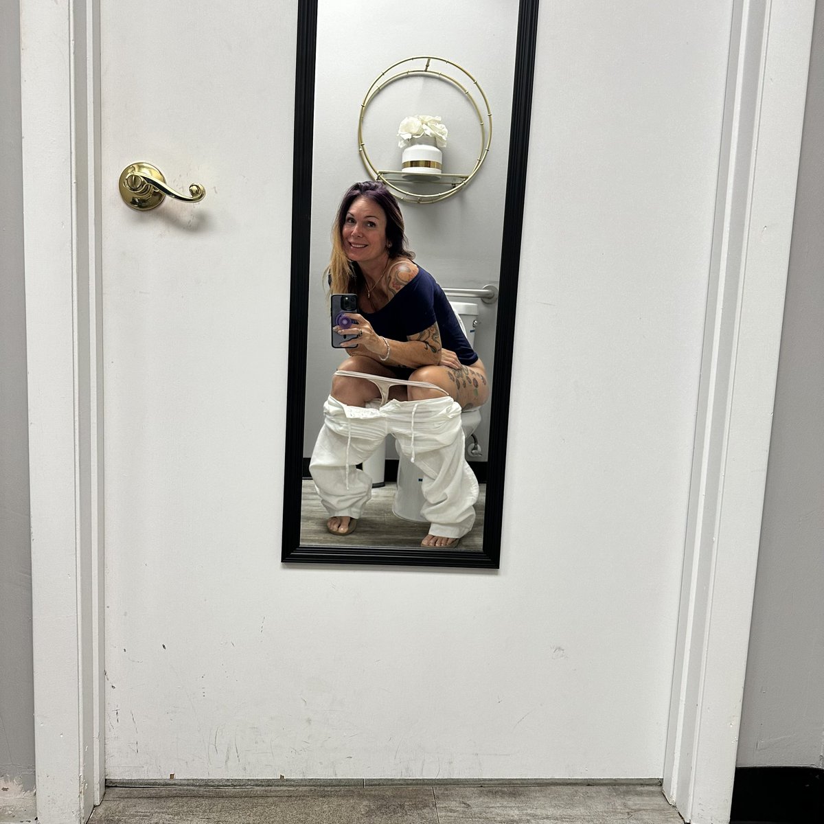ZChrizzi's tweet photo. Happy taco Tuesday lol Potty pic https://t.co/R8OLi4XY9O