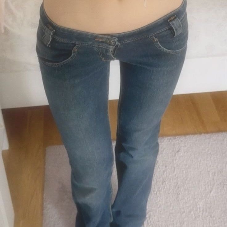 starvettee's tweet photo. Wore jeans today and all I could think about was this photo https://t.co/ZrPrGfaSd4