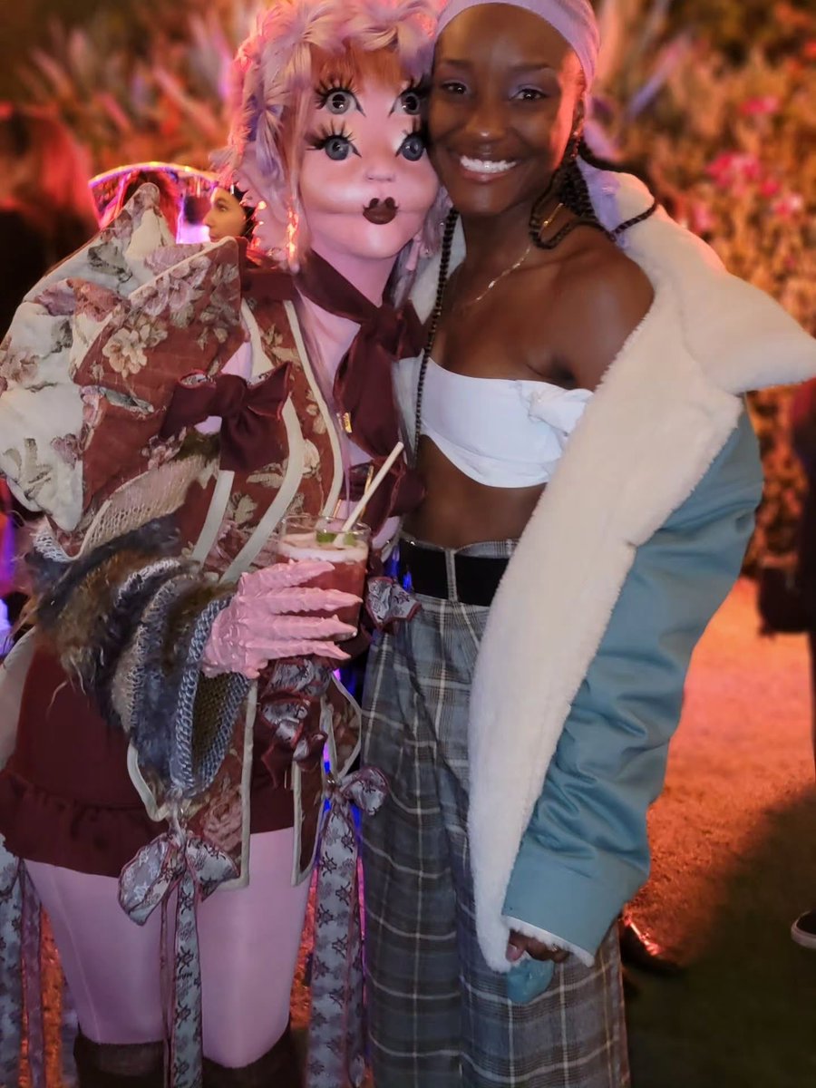 LlVlNGDECEASED's tweet photo. New/old picture of Melanie Martinez with her friend Zinnett back from the “PORTALS” release party. 🩷

📸: ziihendrix on Instagram https://t.co/YGUu4q93nN