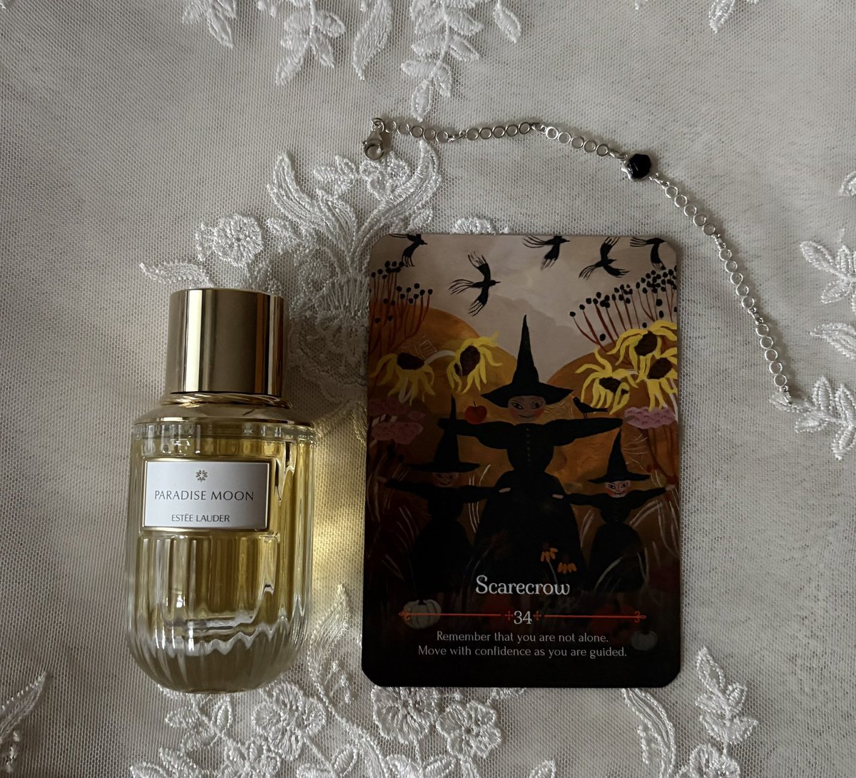 summerain_per's tweet photo. おはようございます☔️
[Estée Lauder]Paradise Moonと出勤中です
秋の陽を浴びて光輝くオスマンサス
ラブダナムとほんのりレザー

先日一瞬感知した金木犀
もう散ってしまったのでしょうか…? https://t.co/sauLDoNIKo