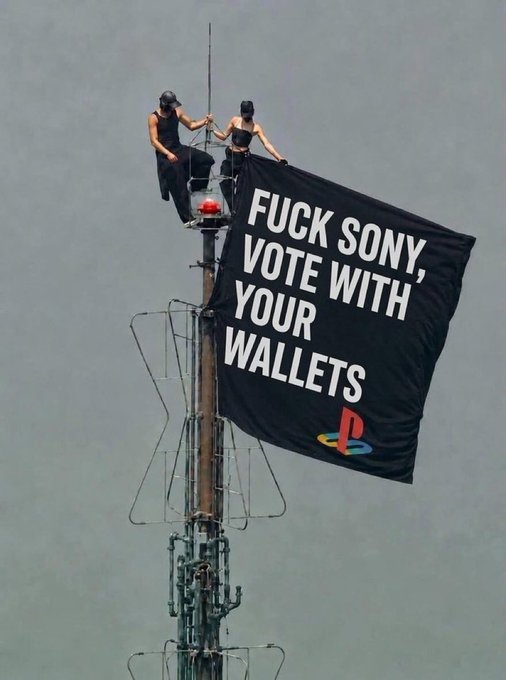 TheMoralLight's tweet photo. @PlayStation When are you going to read the room, grow a pair and address your customers for fuck sake. Stop hiding behind marketing. Fucking cowards. #NoDiscNoBuy https://t.co/XWwv4REPxz