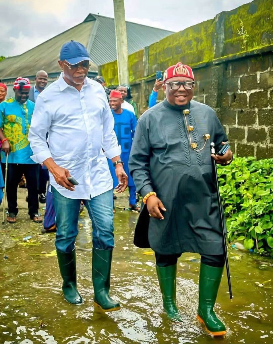 phencrown1's tweet photo. Following heavy rainfall causing flash flooding in Rivers State, APC guber candidate Rep. O. K. Chinda demonstrated true leadership by stepping into the flooded streets of his constituency to evaluate the disaster firsthand. OK will lead by example if elected.
#OKISOK
#IWinYouWin https://t.co/vGuaCnlc1E
