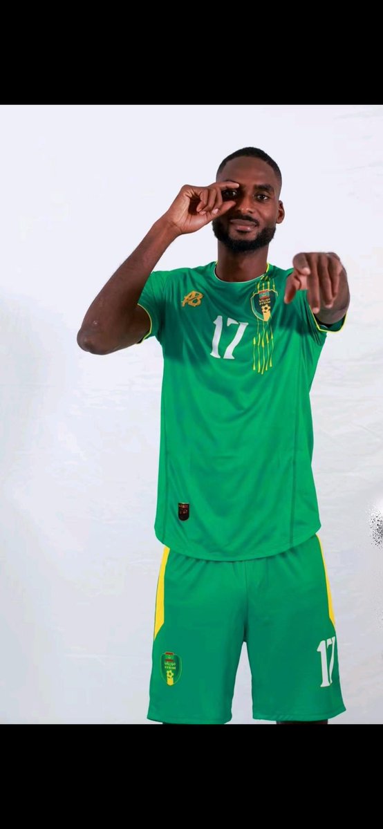 TRA_FOOT's tweet photo. J’ai raté ma vie lui c’est un joueur de foot est moi j’ai pris un abonnement que je paie part mois pour regarder des matchs ou Abdallah khadafi joue ?? 😭😭😭😭 https://t.co/IHsszbAnDV