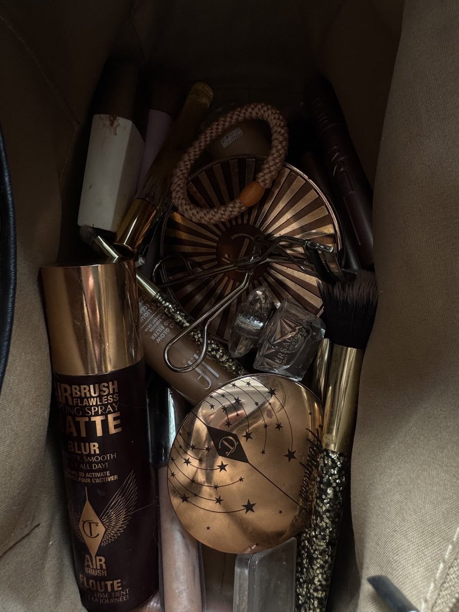 c0metosee's tweet photo. Chocolate color > https://t.co/HI4Udb2iLF