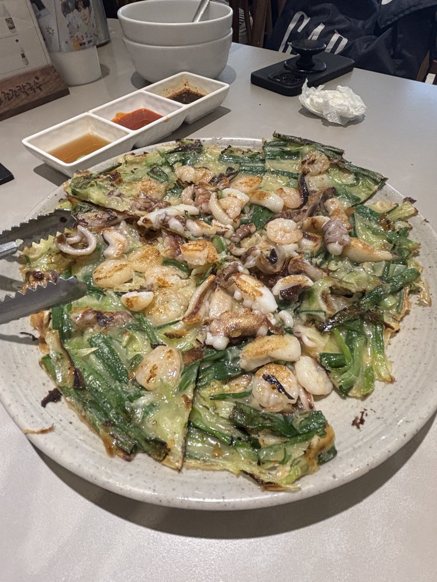 wonkorem's tweet photo. 聖水で食べたい人気カルグクス🇰🇷

貝の旨みたっぷりのスープに
もちもち麺が美味しい🤤
海鮮たっぷりのチヂミも一緒に頼みたい🦐

聖水でごはんに迷ったらここ◎

📍ジョジョカルグクス 聖水店
🗺️NAVERマップ
https://t.co/EOOouqsh3J⁠
#韓国旅行  #聖水グルメ https://t.co/YVy91ZlQZa