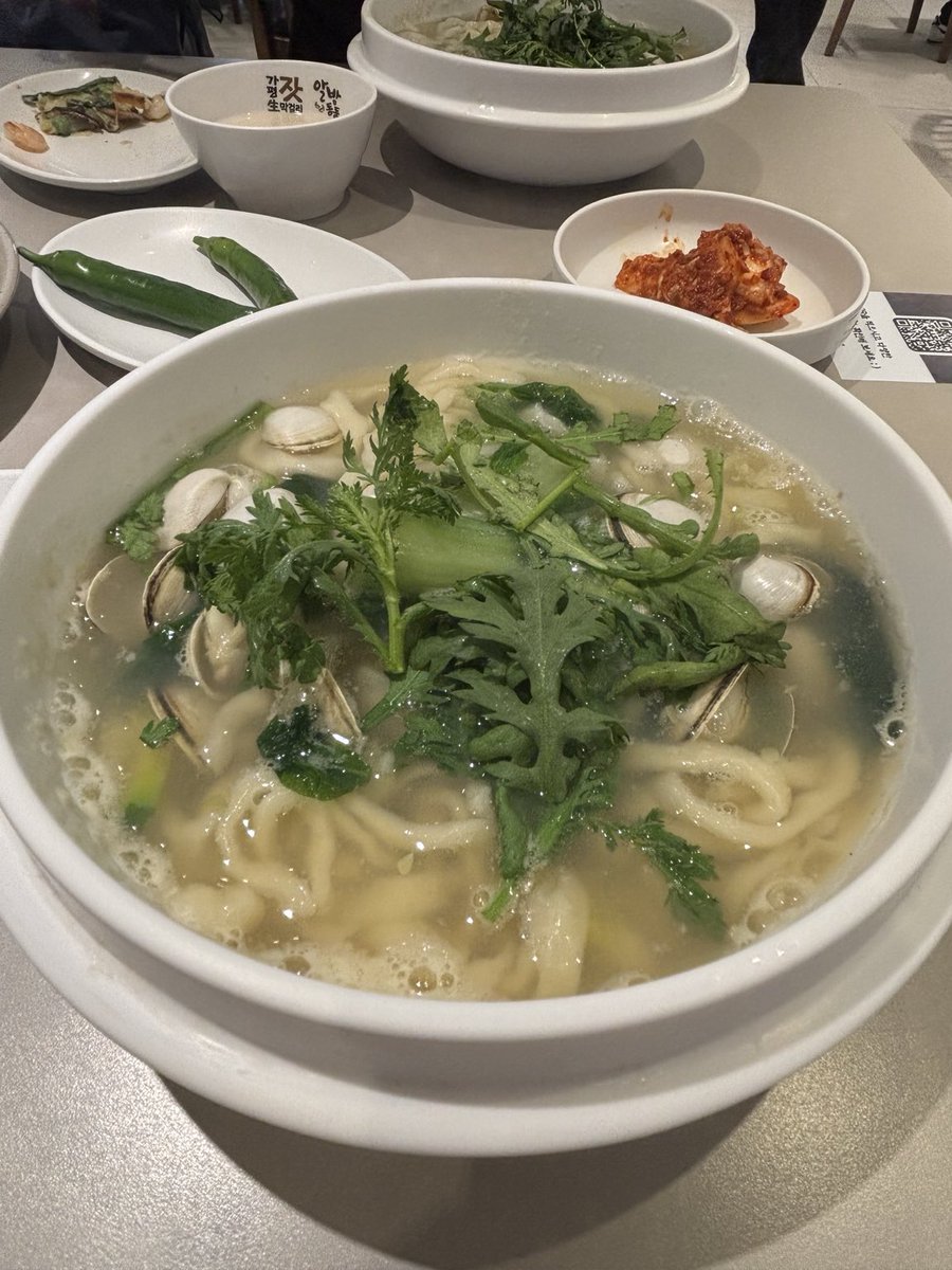 wonkorem's tweet photo. 聖水で食べたい人気カルグクス🇰🇷

貝の旨みたっぷりのスープに
もちもち麺が美味しい🤤
海鮮たっぷりのチヂミも一緒に頼みたい🦐

聖水でごはんに迷ったらここ◎

📍ジョジョカルグクス 聖水店
🗺️NAVERマップ
https://t.co/EOOouqsh3J⁠
#韓国旅行  #聖水グルメ https://t.co/YVy91ZlQZa