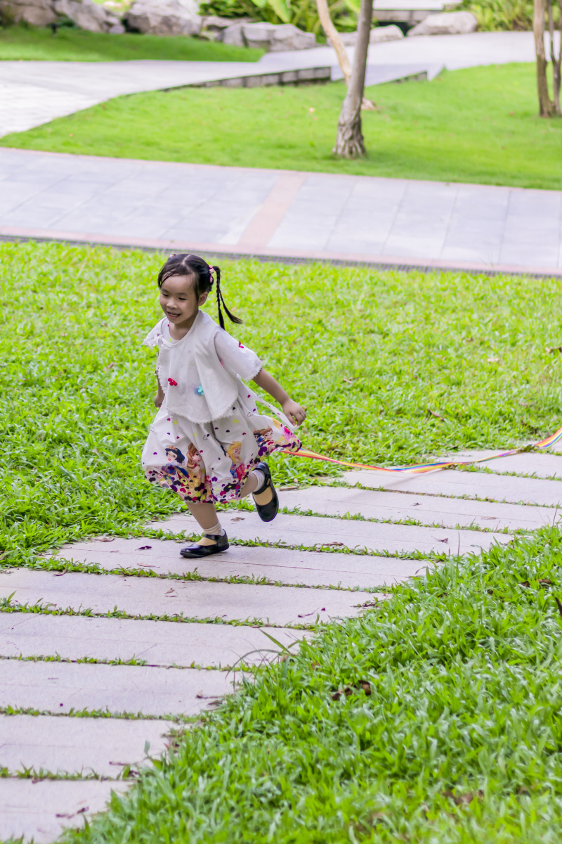 d_sutton_15_3bf's tweet photo. The little cousin jumped playfully, her mood super good at the street corner.， https://t.co/4tcjRFjgFa