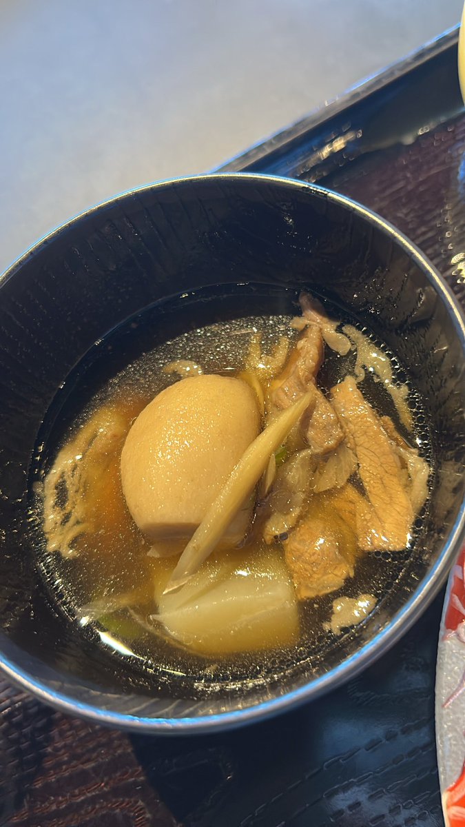 hsyk50's tweet photo. 山形きたら朝ご飯は
やはりこれでしょ🍚🍲😋
#つや姫
#ひとめぼれ
#芋煮 https://t.co/1CW75t6rW9