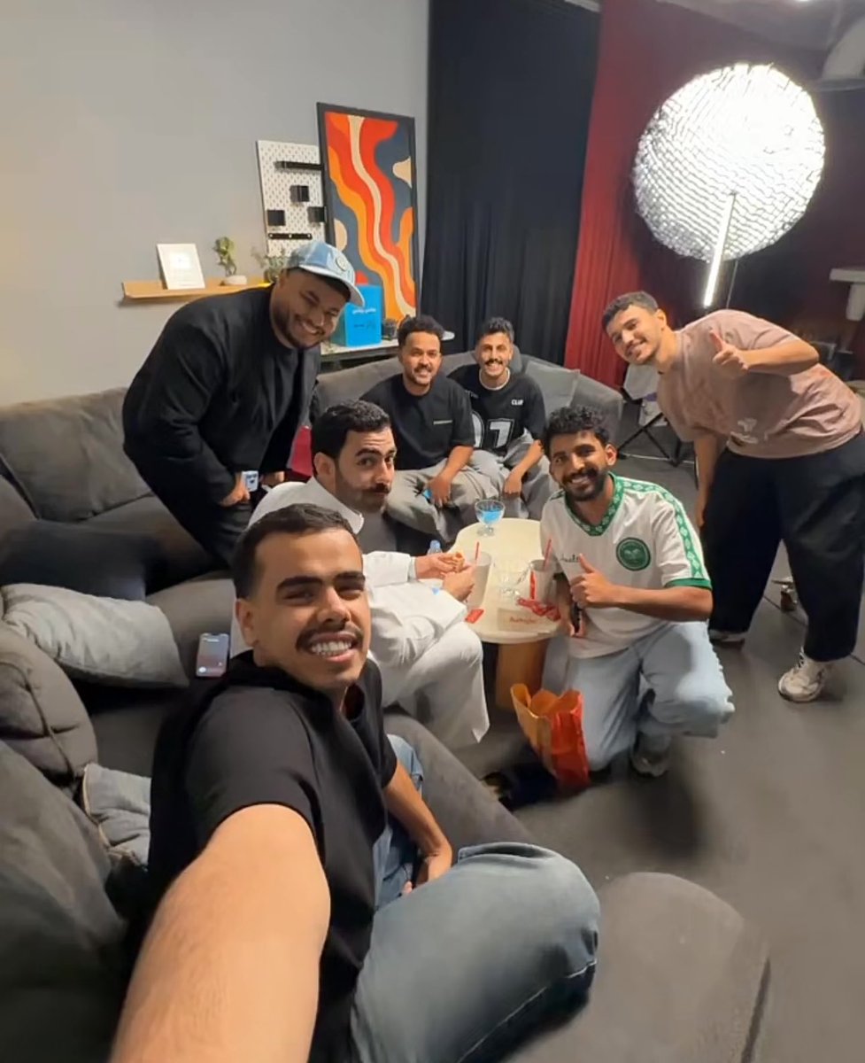 MSHhq5's tweet photo. ريحه CCL😭😭 https://t.co/3bvIEabxtV