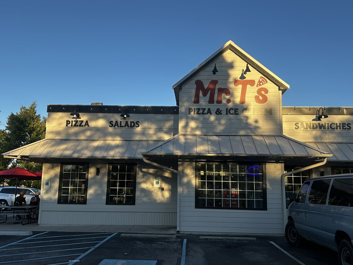 TheJeffCate's tweet photo. 👋 from Mr. T’s �� &amp; 🍦 in Ooltewah for another road show edition of @OTB423 Radio on @TalkRadio1023 &amp; https://t.co/TgpheG5OBa (7-8p)

@MeigsCountyFB head coach @CoachSimbeck will join us… tune in with @sportscowboy &amp; I as we talk some 🏈 &amp; more! https://t.co/R3vkP98RB0