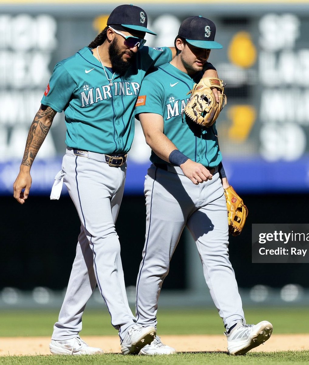 ColeYoungMuse's tweet photo. jp cannot leave us that’s cole’s vet HE CANNOT LEAVE https://t.co/aWICMwbkC0