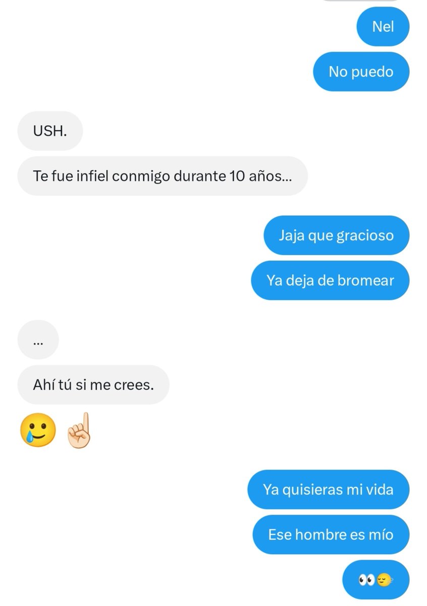 TaeTaWinter's tweet photo. Las pláticas de Nikolai y yo 😂 si desaparece no me culpen el solito se callo de las escaleras de su casa. https://t.co/s7v9RUN1Ft