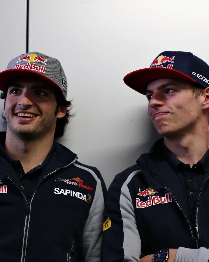 CS55arch's tweet photo. happy birthday to max verstappen! 🥂🎂🎈 this goes to all of the versainz out there. 🤍 https://t.co/AE6z53vGJ7