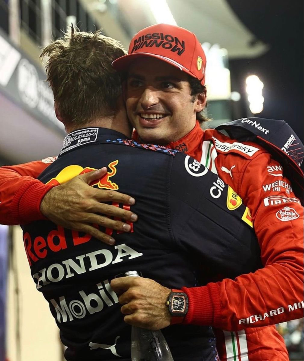 CS55arch's tweet photo. happy birthday to max verstappen! 🥂🎂🎈 this goes to all of the versainz out there. 🤍 https://t.co/AE6z53vGJ7