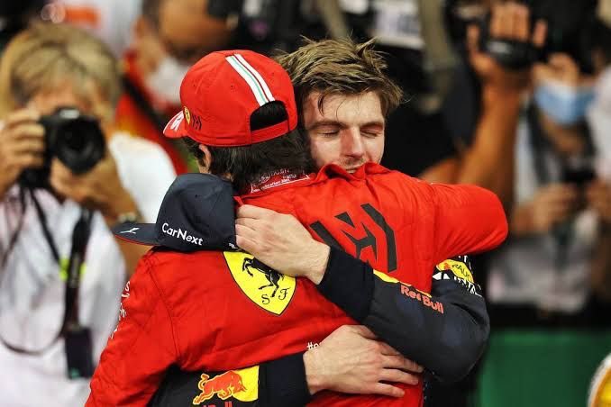 CS55arch's tweet photo. happy birthday to max verstappen! 🥂🎂🎈 this goes to all of the versainz out there. 🤍 https://t.co/AE6z53vGJ7