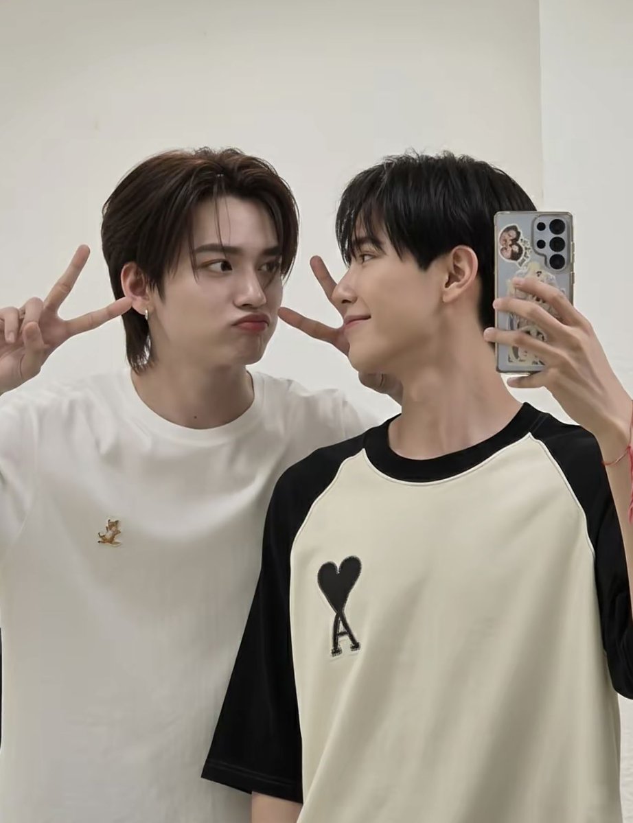 jujunjack's tweet photo. Good morning kah☀️

손좀썼다고 밤에 콕콕..참나..늙었어..🥲

이제 좀 추워져서 밤낮으론 쌀쌀하네요.
감기유행이래요..😭 조심들하세요!!!!

“사랑받고 싶다면 사랑하라.
     그리고 사랑스럽게 행동하라.”
          -벤자민 프랭클린-

//나만의CP는항상 사랑스럽쥬💛💙

#juniormark https://t.co/3nMZJz8L6v