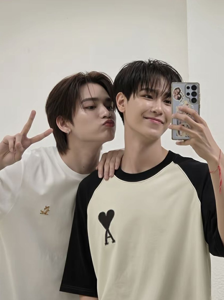 jujunjack's tweet photo. Good morning kah☀️

손좀썼다고 밤에 콕콕..참나..늙었어..🥲

이제 좀 추워져서 밤낮으론 쌀쌀하네요.
감기유행이래요..😭 조심들하세요!!!!

“사랑받고 싶다면 사랑하라.
     그리고 사랑스럽게 행동하라.”
          -벤자민 프랭클린-

//나만의CP는항상 사랑스럽쥬💛💙

#juniormark https://t.co/3nMZJz8L6v
