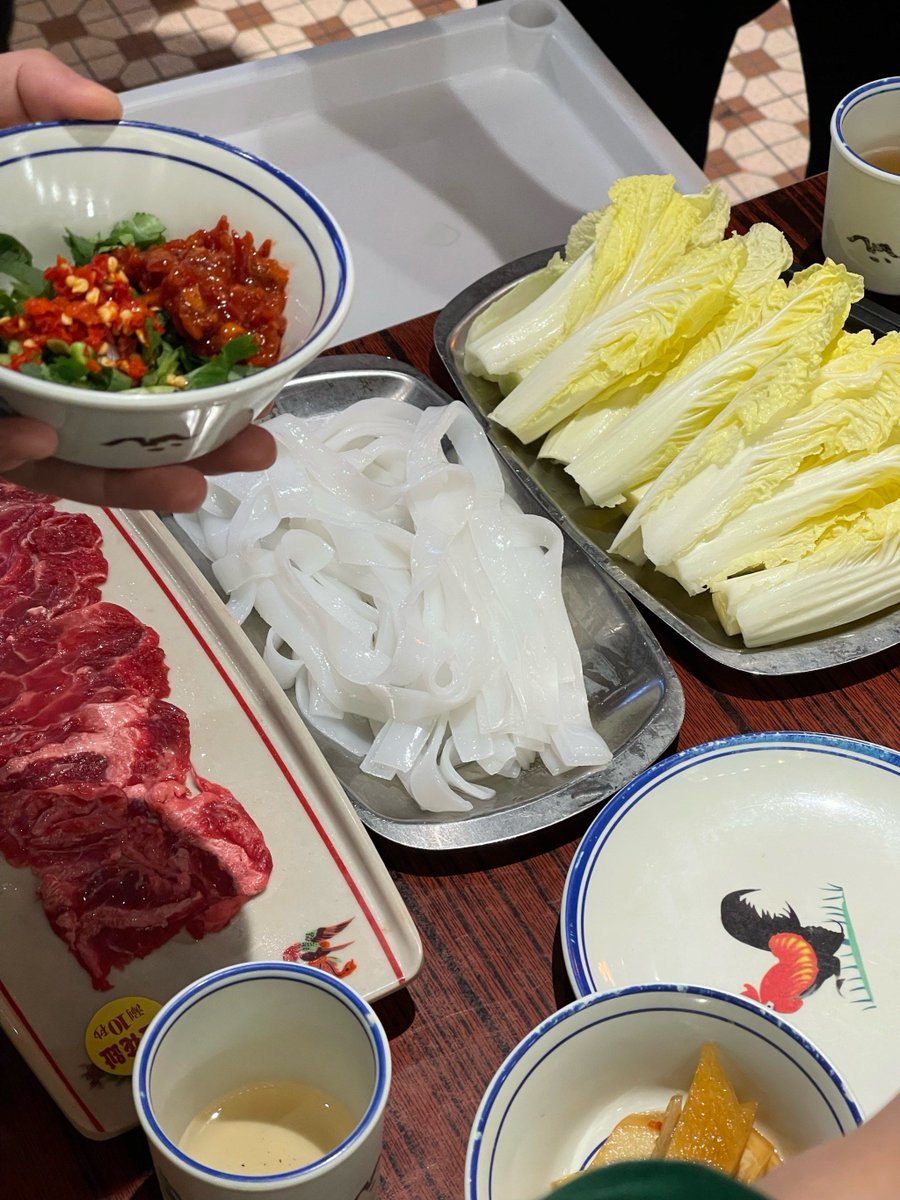 ImKrVvXnj6cjyvR's tweet photo. Got a slight撞击 to my old wok, but the卤味确 is 灼香味, it’s a real徽味 classic for weekend nights. https://t.co/gUs4RQgYvt
