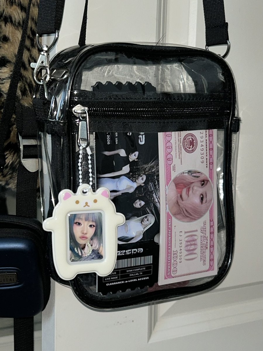 0222_04's tweet photo. any MYs want to be moots? i'll be @ da dallas show tonight hoping to make some friends tonight! i'll be @ section 14, im bringing sum freebies and fanart :P https://t.co/T8mpwnUix3