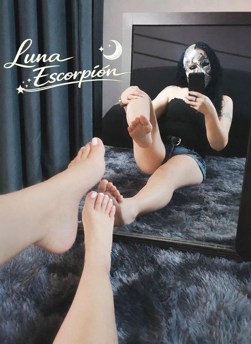 Love_cute_toes's tweet photo. #footmodels #beautifulfeet #pieshermosos #prettytoes #mouthwateringtoes #footfetish  #marvelousfeet #toerings #anklebracelets #piesdescalzos #flipflops #heels #ZoomIn #CloseUp #HappyToesday 

@lunaescorpion27 🌙🦂🤍 https://t.co/I4wVNzxUhM