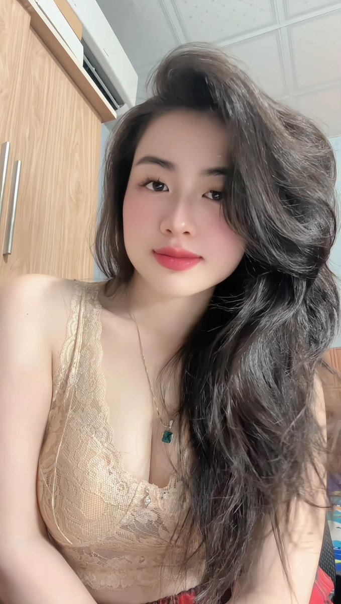 RuanYuri1's tweet photo. Mười dặm hoa đào nở chỉ lấy một bông để trong lòng 👑 https://t.co/UnO1gYi7Ej