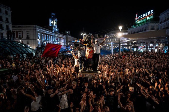 NombreFalso1231's tweet photo. Los fascistas han hecho el mayor ridículo de la historia.

Ha amenazado con “desalojar la acampada a patadas”, se han cagado y no han ido, y lo que han conseguido es que se refuerce la acampada.

Esto al tiempo que se ha decidido alargarla independientemente del decreto.

ENORMES https://t.co/zXUHl3gxrn