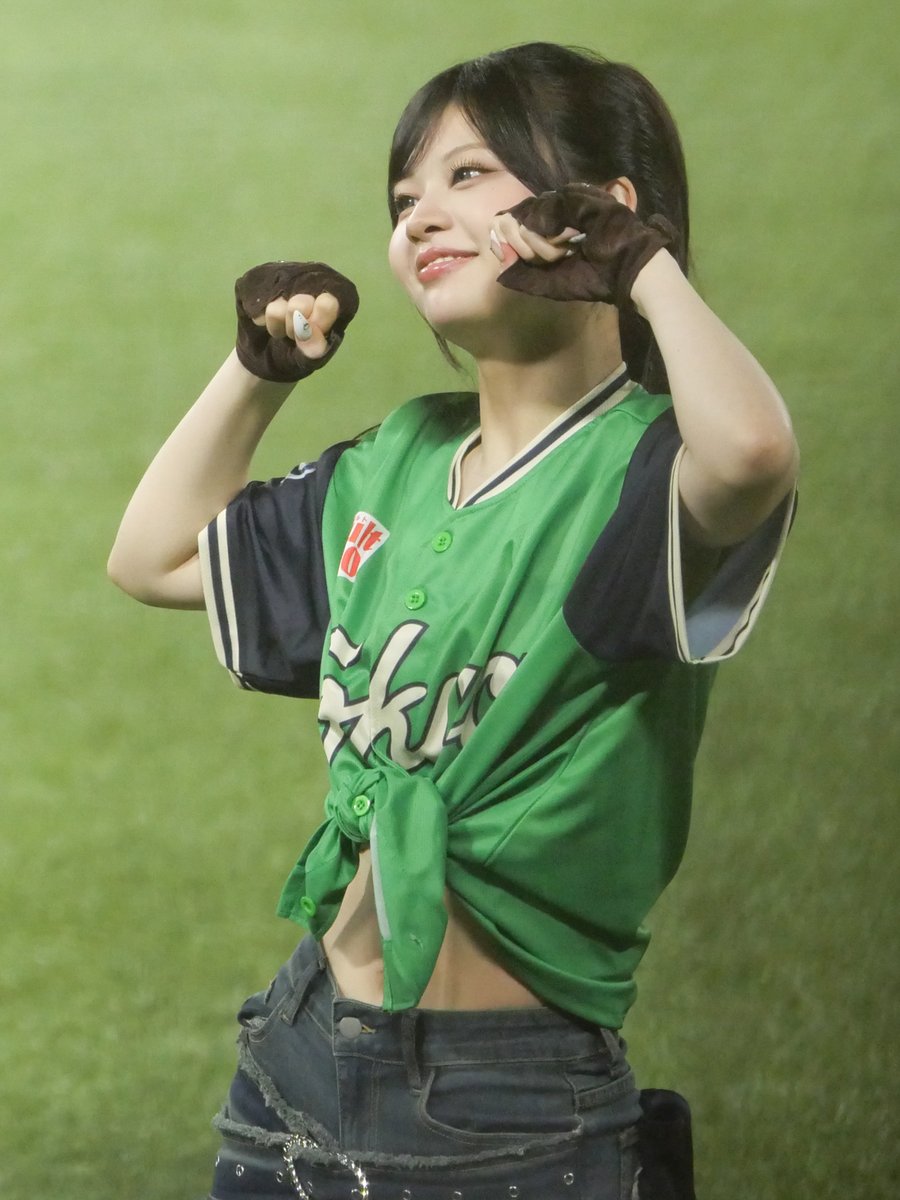 T_Jyudai_s50's tweet photo. 9月30日はME:Iの #RINON さんの誕生日なので、記念に未公開写真を投稿🎂
2026.7.26　神宮球場
#東京ヤクルトスワローズ vs 広島東洋カープ
ME:I（#ミーアイ）
RINON（#村上璃杏）さん
#ME_I
キャッツアイダンスだけに、締めは“リニャン”ポーズ🐱 https://t.co/ce1k161Zkc