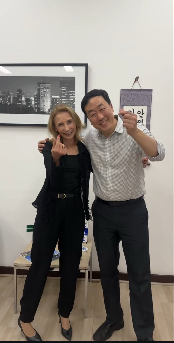 BTSProjectBR's tweet photo. Bruno Kim atualizou o “PROJETO BTS”

Em uma reunião com a Ângela Gandra, secretaria de Municipal de relações internacionais de São Paulo, ela disse: 

“O GRUPO MANIFESTOU INTERESSE” 

@LulaOficial @JanjaLula façam esse projeto acontecer!! 🙏🏽 https://t.co/7uuBK5oXEs