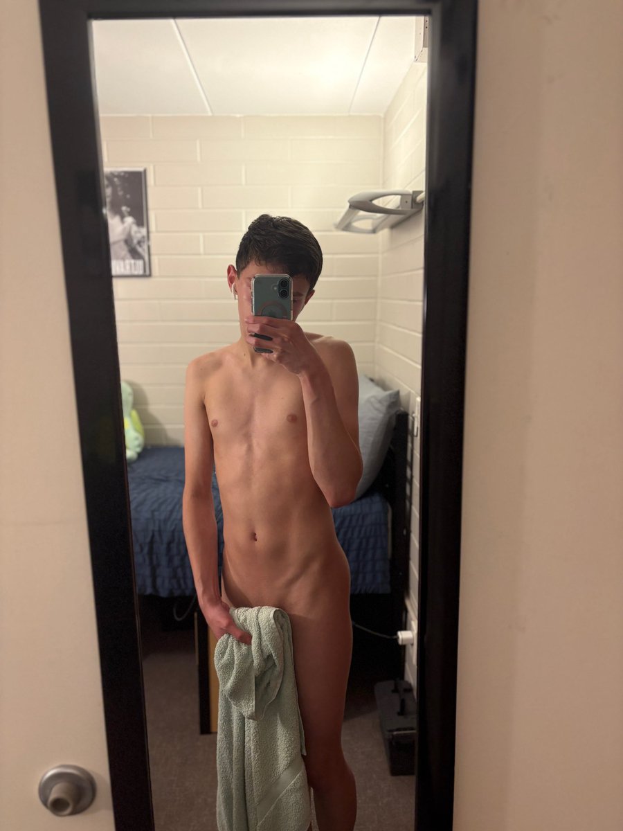 AydenTakesPics's tweet photo. shower time, who wants to join? https://t.co/MckVyyPuGT