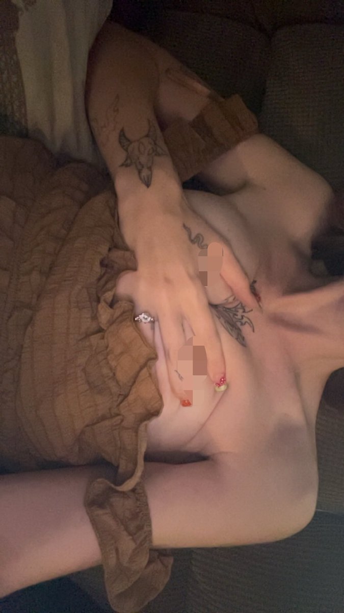 RoxyStar710's tweet photo. Like What You See ? 🥺😈 Add Me On Telegram RoxyStar710 ! Or Message Me Here Selling Content All Night ! #BOP #OnlyFans #nsfwtwtًً #spicycontent https://t.co/6vgRrAtz5Q