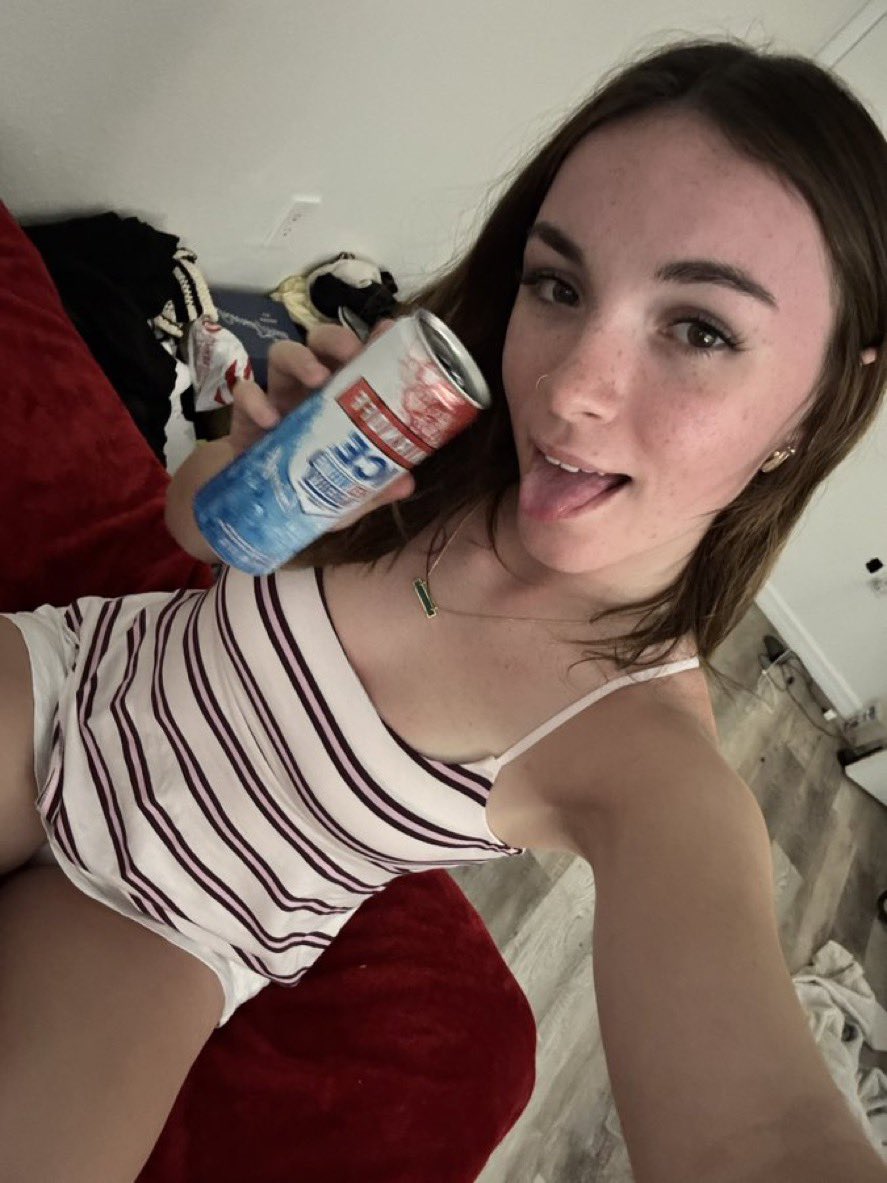 sweetbbkailynn's tweet photo. Dressing up like a sissy, sucking cock or putting a thong on by yourself is disgusting and wrong, however, doing all those things under a hot girl’s orders and guidance is hot and feels right.

A submissive is nothing without an owner.

#Findom #blackmail #sissy tpe #Kidslox https://t.co/gC0gtys6Ua