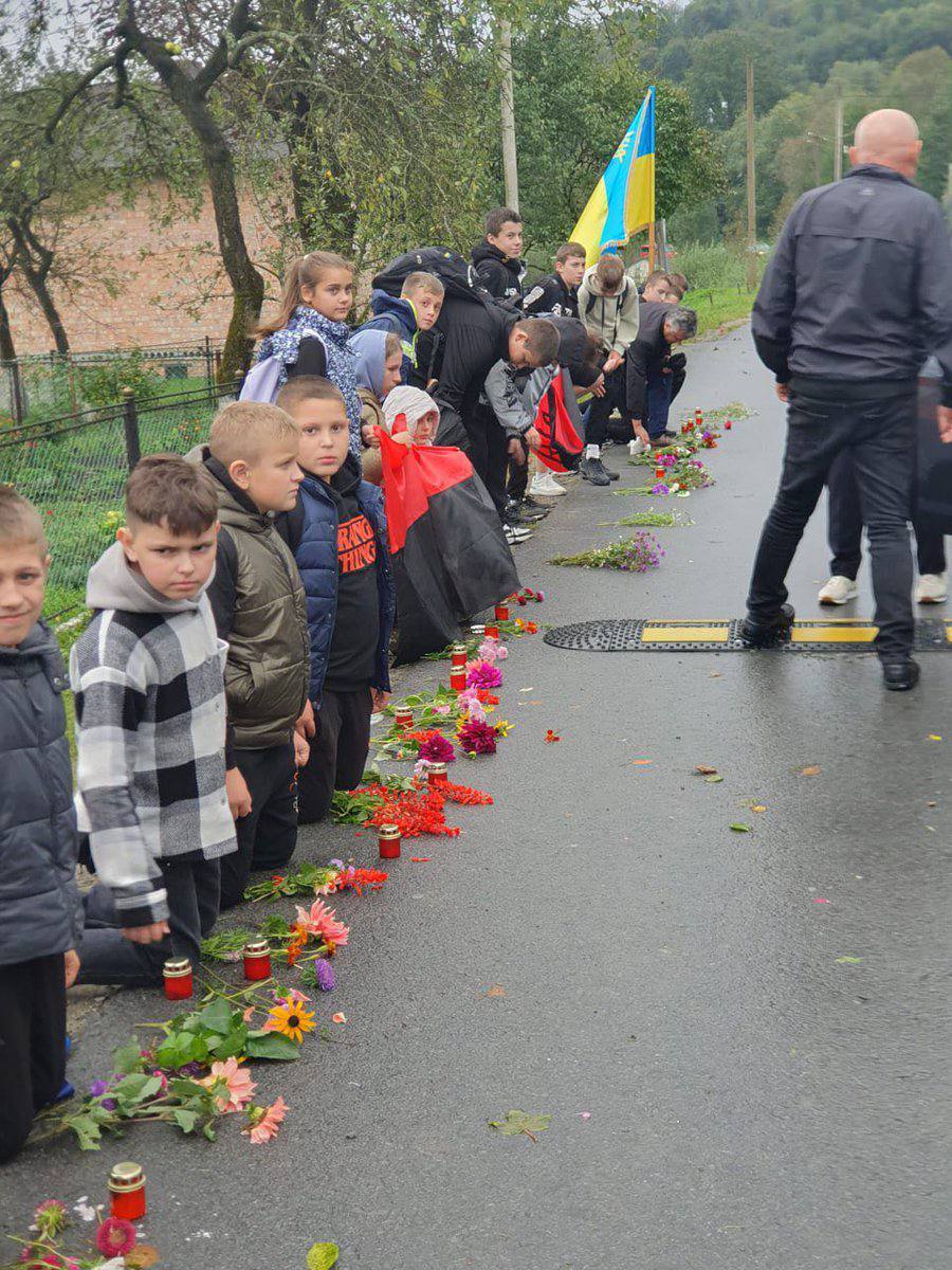 AlexDmitrievic's tweet photo. @sergeenko_i С малолетства на колинах https://t.co/QyS0ijiXvl