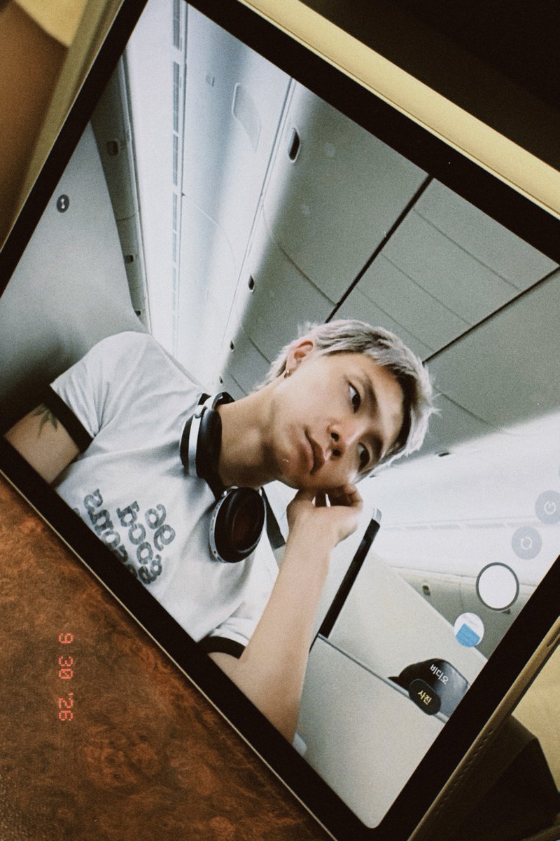 americanobear's tweet photo. boyfriend material - 🥐🥂 https://t.co/kB2izH1anq