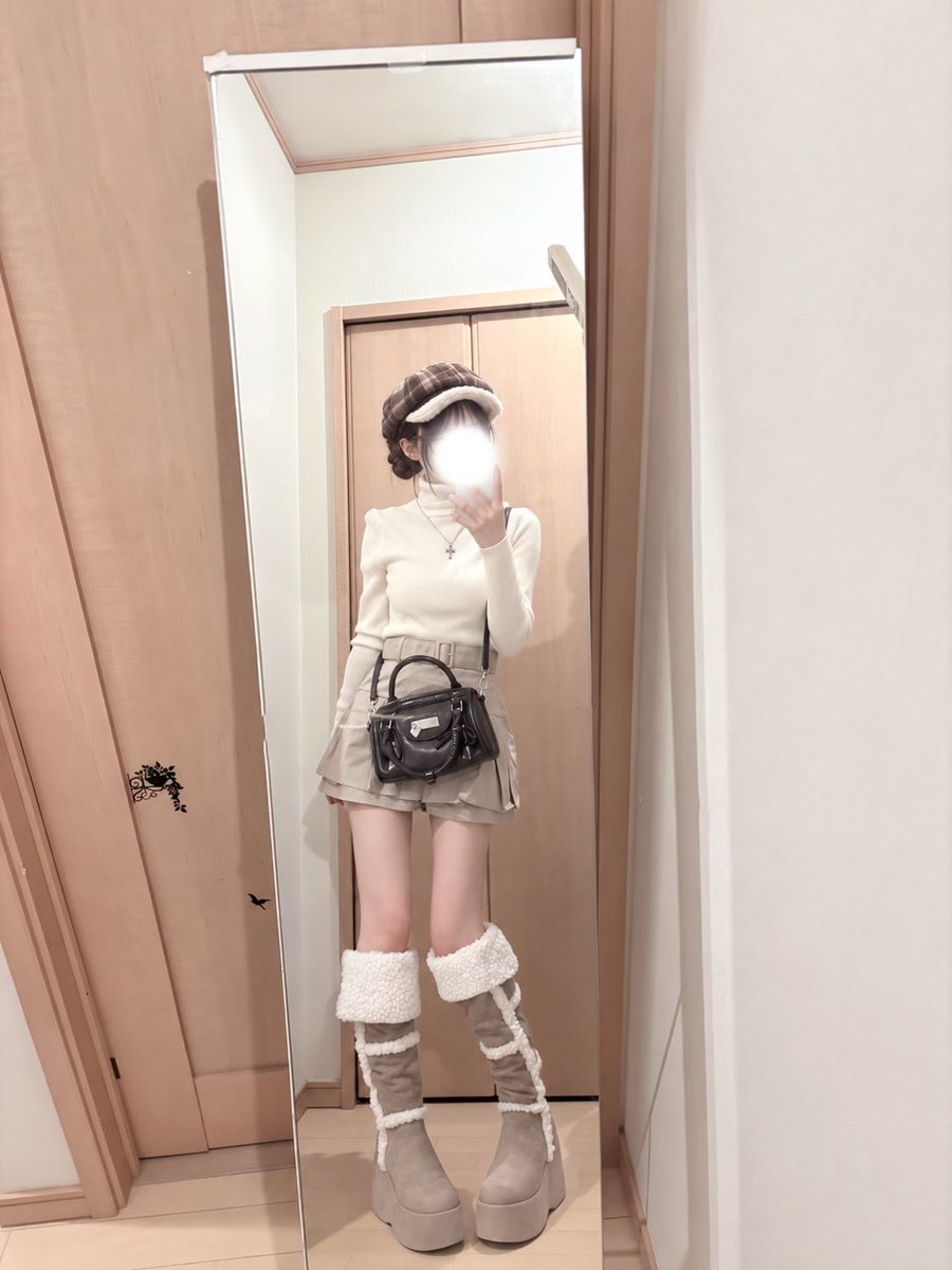 ssrsan__2's tweet photo. 朝から最近届いた帽子とムートンブーツ試してるさすがにかわいい https://t.co/ueXjLbrgEO
