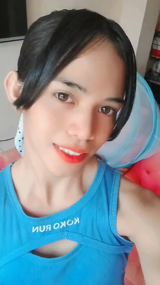 ellyy5gll's tweet photo. Beautiful Ladyboy in Cebu 🇵🇭 Smiling with Tagalog Song https://t.co/UdARgu4dJg via @YouTube https://t.co/J2hVN5AhkB