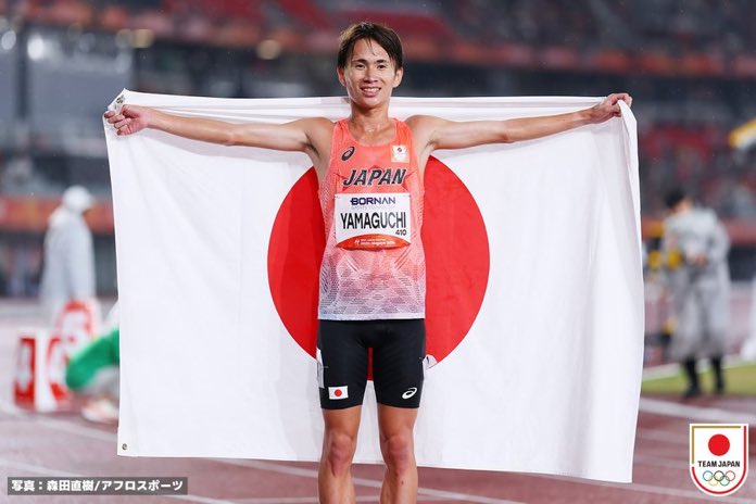 Runvox's tweet photo. 山口智規選手、5000mで銀メダル🥈

実は中学時代はシニアで野球をやっていて、強豪校からオファーもあったそうです。

もしあの時、野球を選んでいたら——
今日の銀メダルはなかった。

あの時の選択が、アジアの銀メダルにつながった。

#アジア大会 https://t.co/ya9K70NbJu