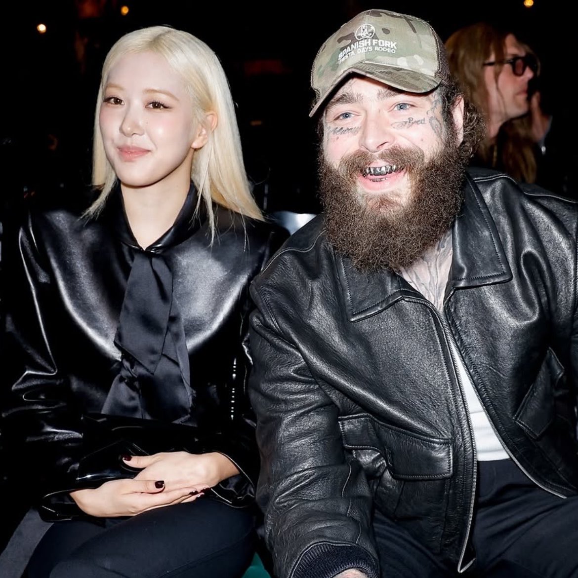PortalPostBR's tweet photo. Post Malone e Rosé, vocalista do BLACKPINK, na Paris Fashion Week.

#PFW https://t.co/Dk3jBtZt8Y
