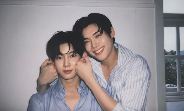 _5_LVI_6_'s tweet photo. ok but the fact that both of them are going to Paris fashion week ?? I'm so happy for them. 
YOONSIK SIWOO Pour toujours 
#YOONSIK_SIWOO_PFWSS27 https://t.co/slkRMfHfVO