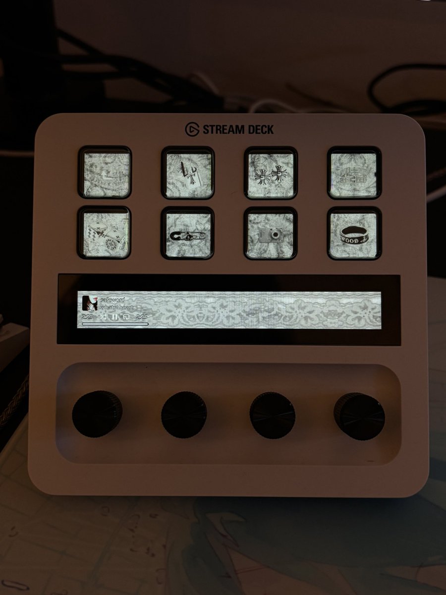 kitca1t_'s tweet photo. 🪽stream deck setup https://t.co/pg2TWGpXeo