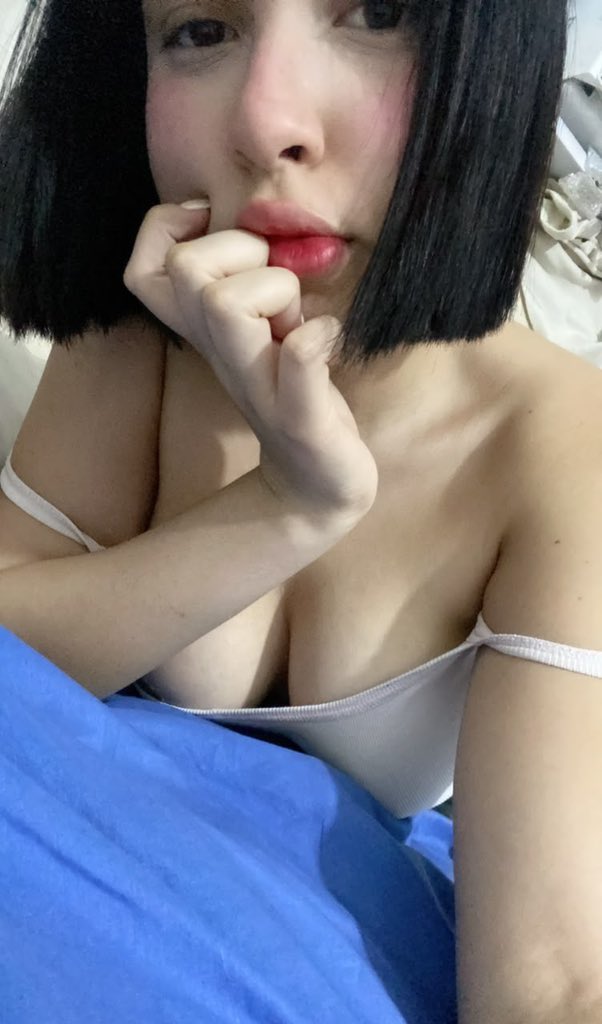 Danikseduce's tweet photo. Feeling cute, confident, and ready to shine ✨ Come say hi💚 https://t.co/cnkMHmwVnk
